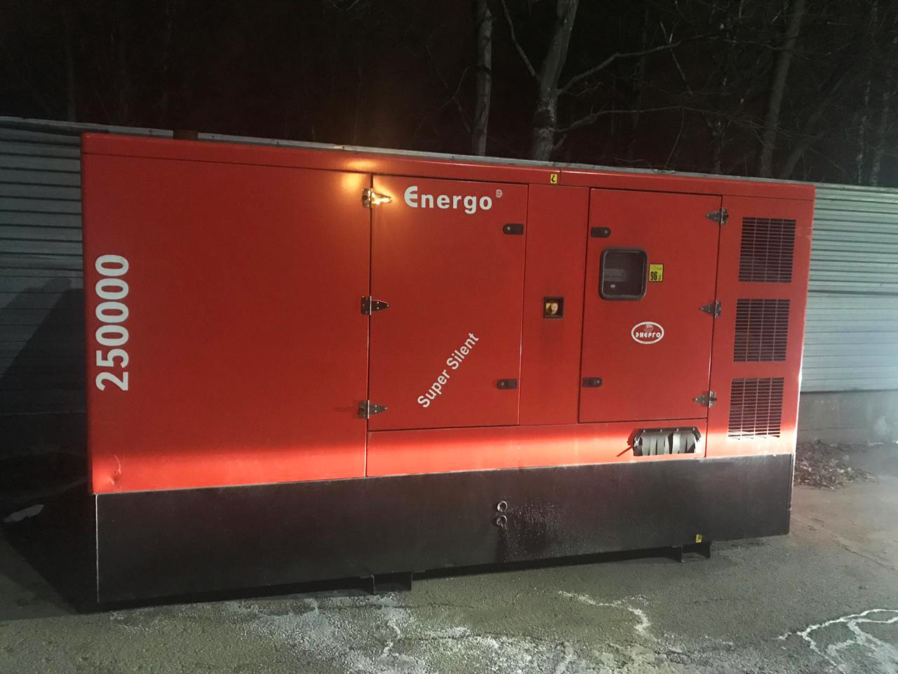 БУ дизельный генератор Energo ED 250000 в кожухе