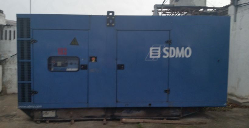 БУ дизельный генератор SDMO v330 в кожухе