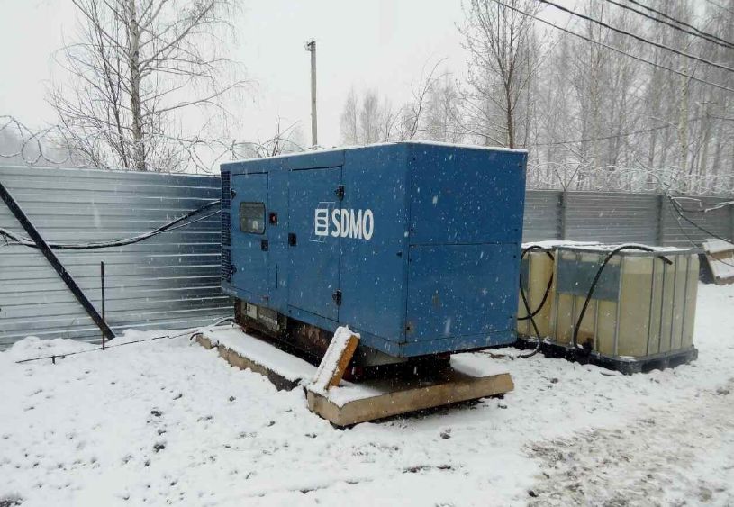 БУ дизельный генератор SDMO j200k в кожухе