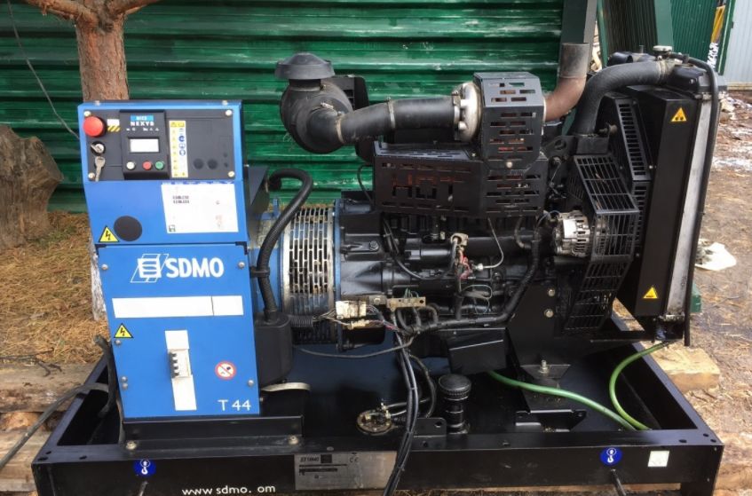БУ дизельный генератор SDMO t44